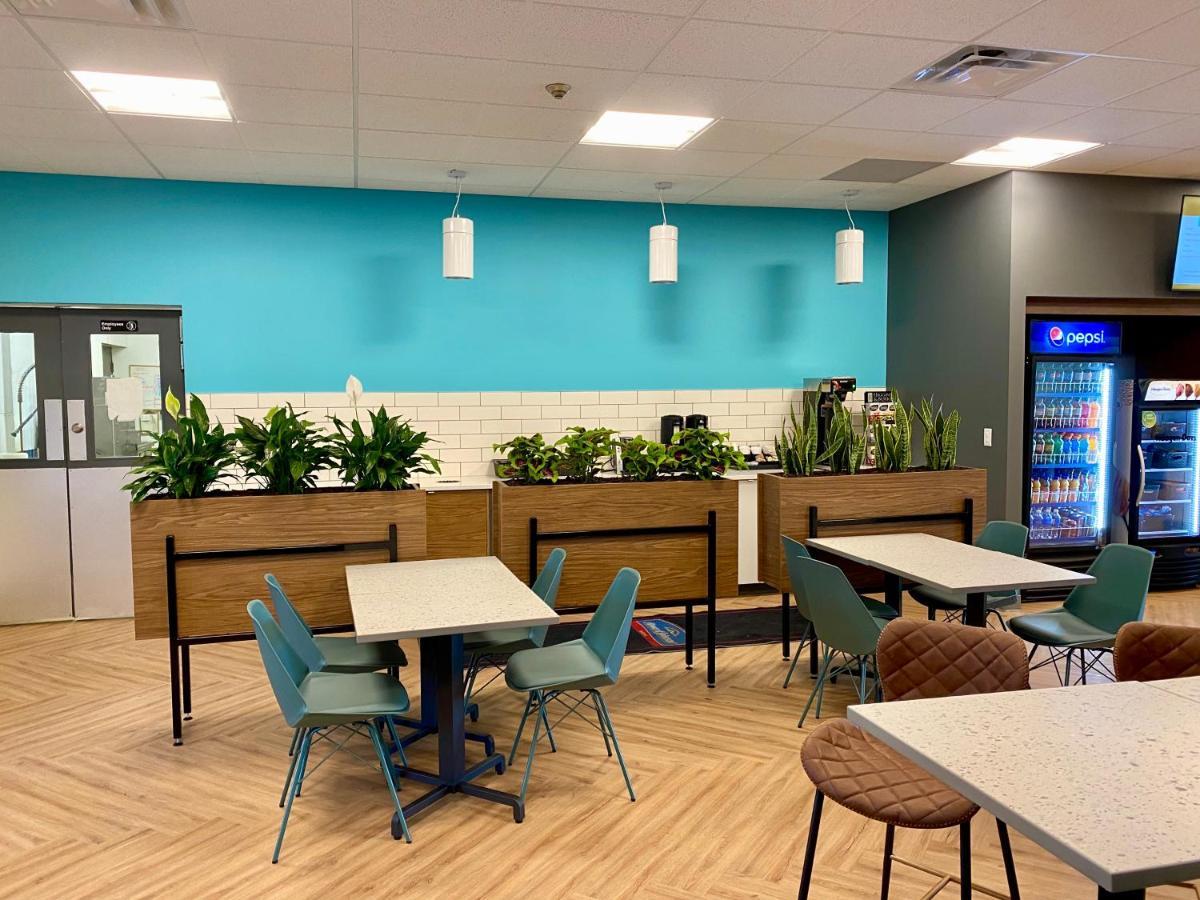 Hotel Howard Johnson By Wyndham West