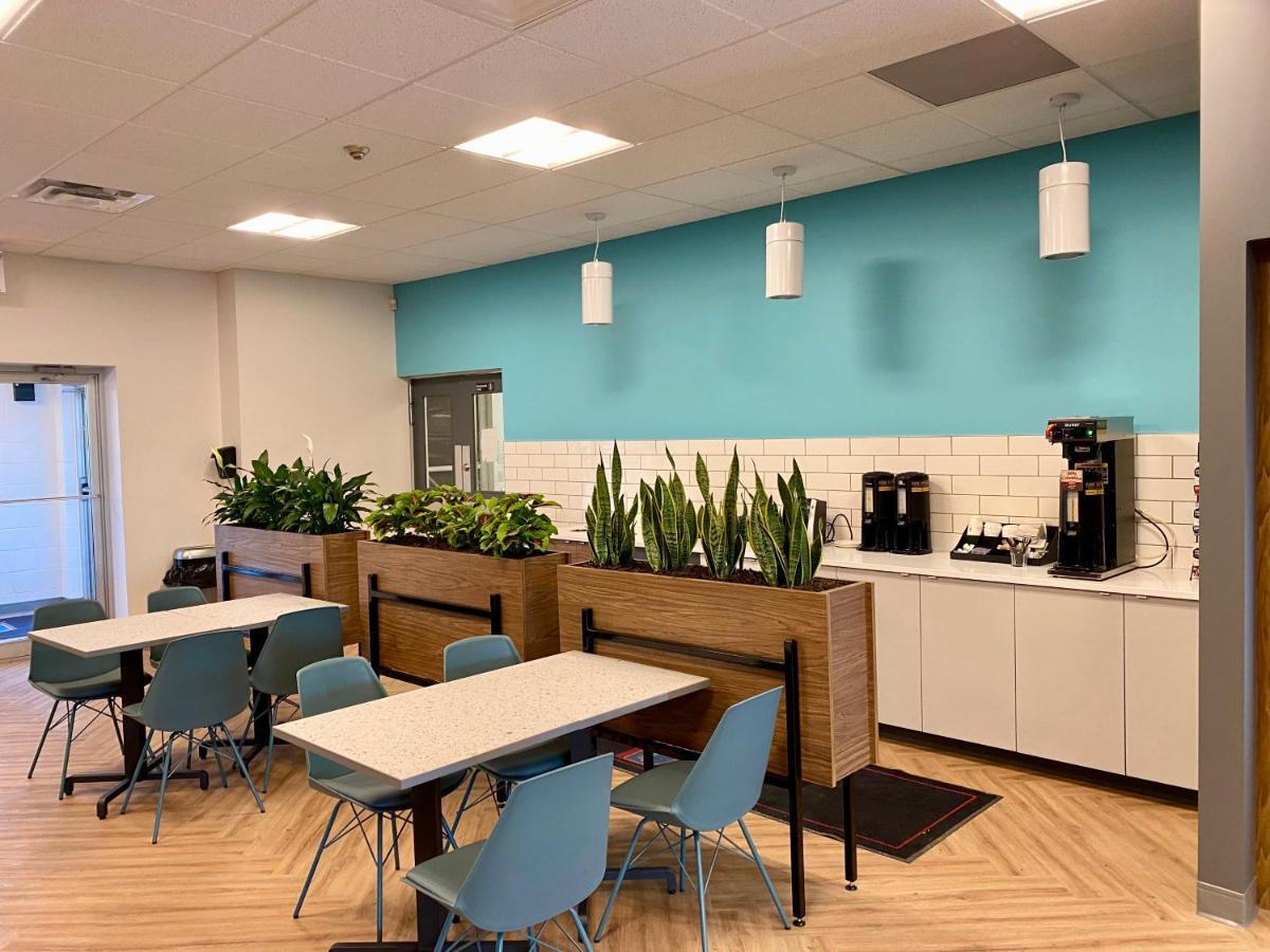 Howard Johnson By Wyndham West 3* Winnipeg