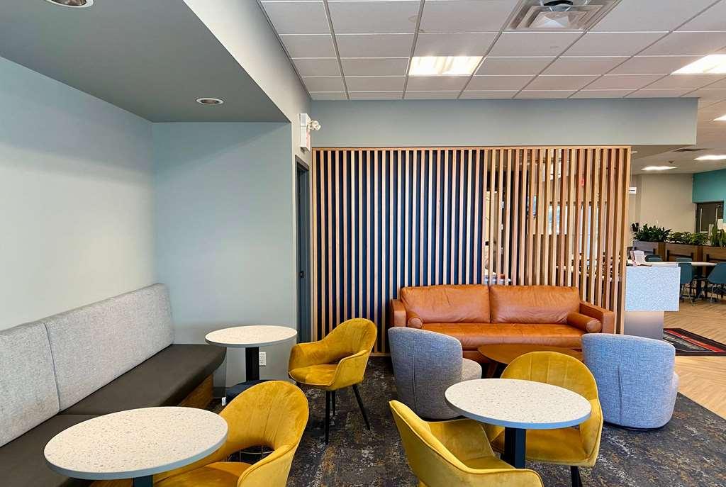 Hotel Howard Johnson By Wyndham West Winnipeg